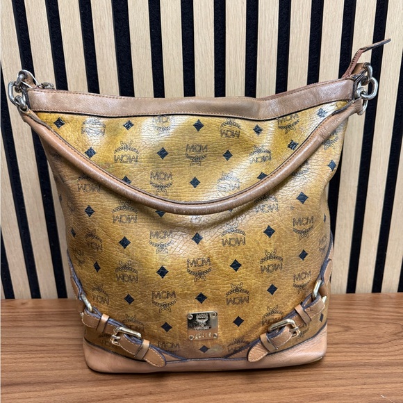 ๐
๐ 1/59 Will Win a Chanel Coco Cocoon bag!$25 Jebwa Credit & Free Shipping! ๐๐
- Picture 7 of 12